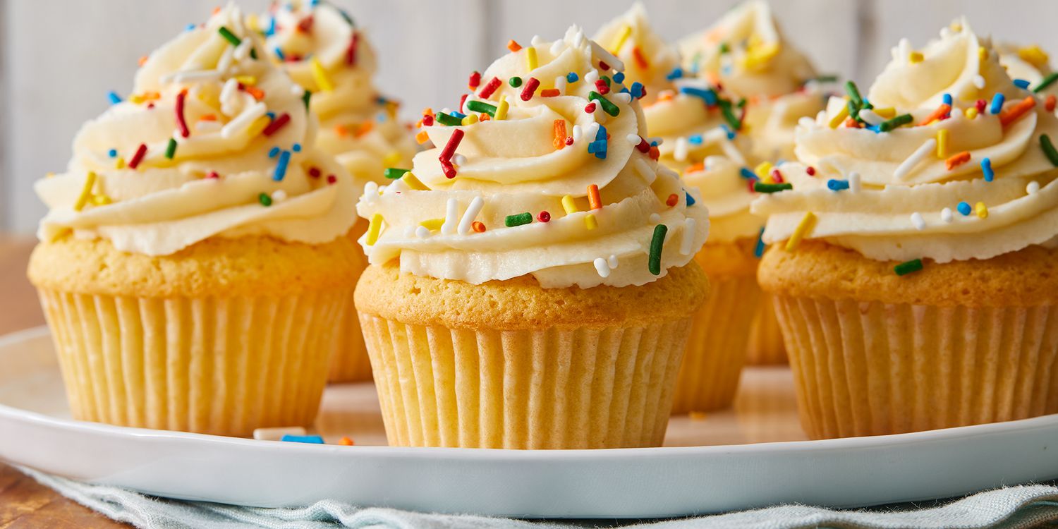 157877-vanilla-cupcakes-ddmfs-2X1-0399-1b671dfd598548b1b0339076d062a758.jpg