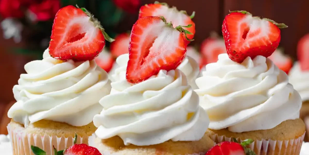 strawberry-filled-cupcakes-featured